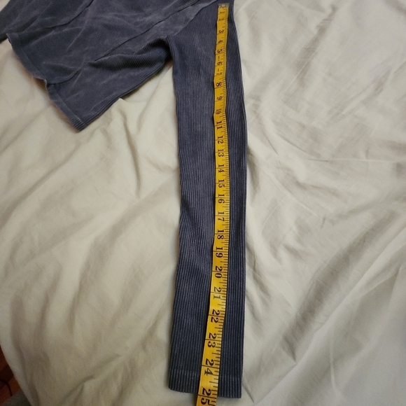 Hunter and Brown, Long Sleeved, "Denim Look," Turtle Neck, Crop Top Size Medium - Picture 6 of 12